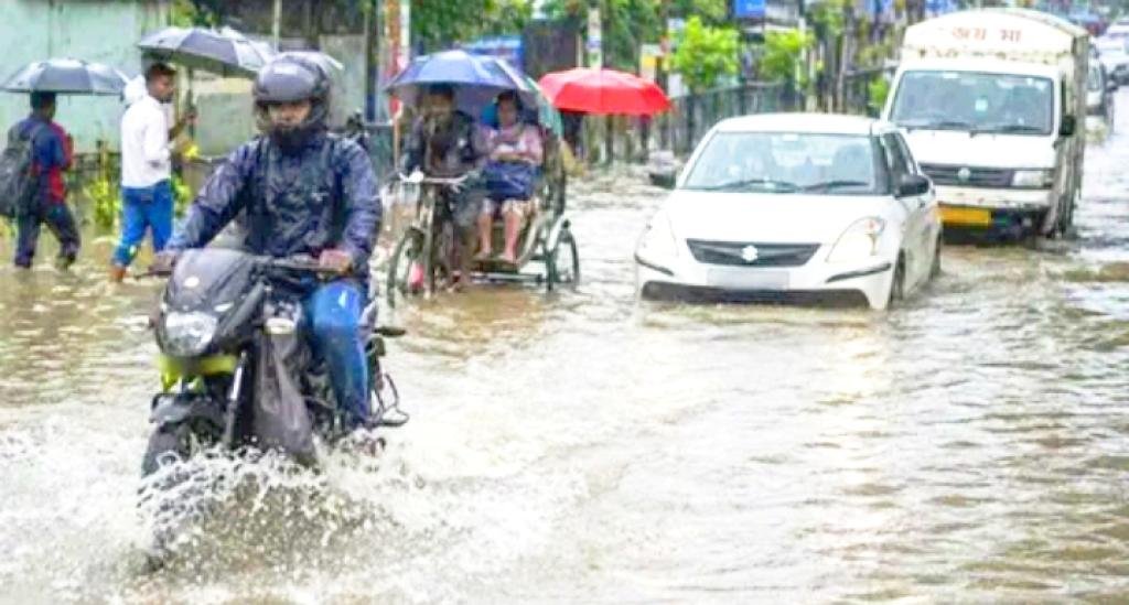 A downpour and a city full of water: from Guwahati to London এজাক বৰষুণ আৰু ক্ৰন্দনৰত মহানগৰী: গুৱাহাটীৰ পৰা লণ্ডনলৈকে